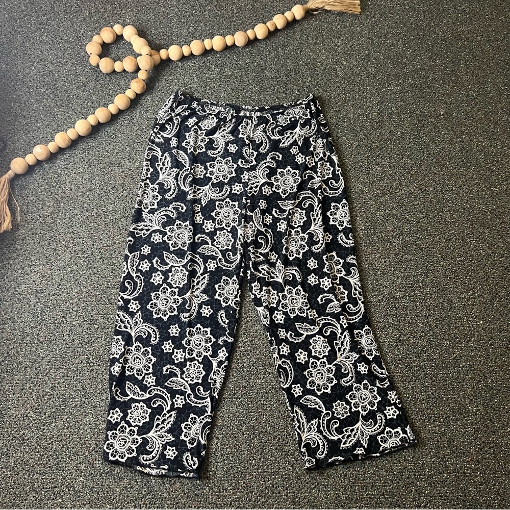Black Floral Tribal Print Stretch Airy Cool Summer Lightweight Capri 3/4 Pants S